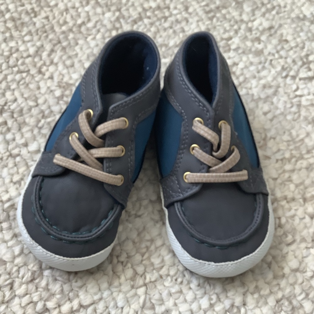 NWOT Carters Gray Blue Early Walker Sneakers Elastic Strings 9-12 Months